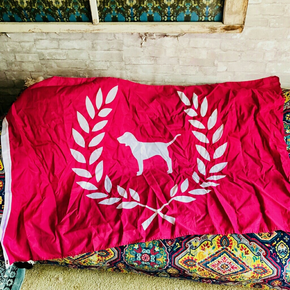 3x5' Victoria's secret pink flag banner display